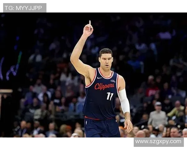 布鲁克洛佩斯：从NBA巨星到篮球战术的关键角色解析